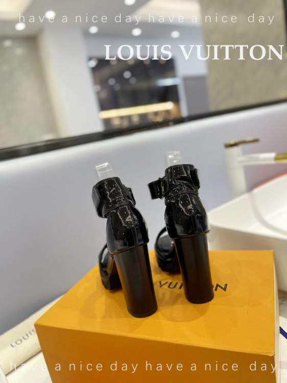 Picture of Louis Vuitton Shoes _SKULVsz35-429cmmnf034013559